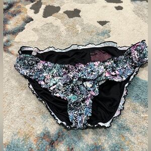 Victoria's Secret Cheeky Bikini Bottom in Cute Pattern - L